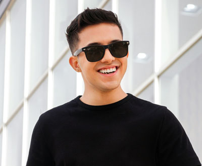 Adolescente sonriendo