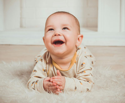 bebé sonriendo
